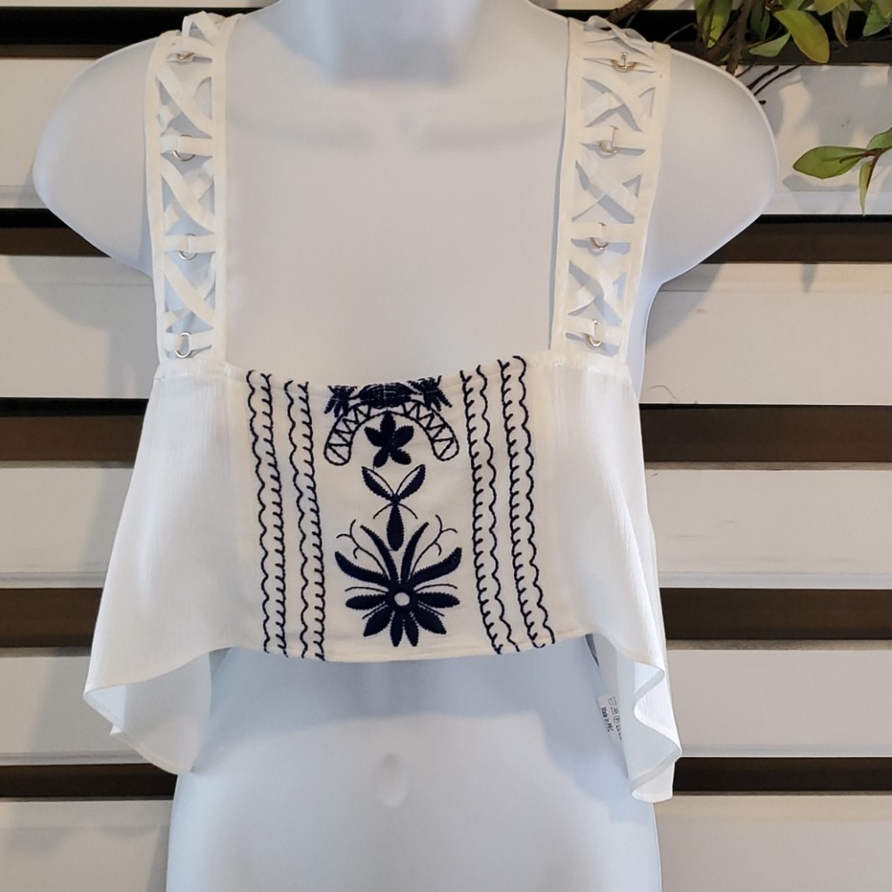 NWT.   NATIVE ROSE crop.                #1523
